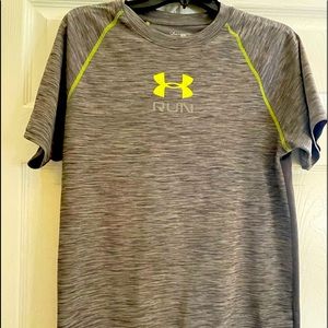 UNDER ARMOUR  t shirt. Gray/ lime green. Small